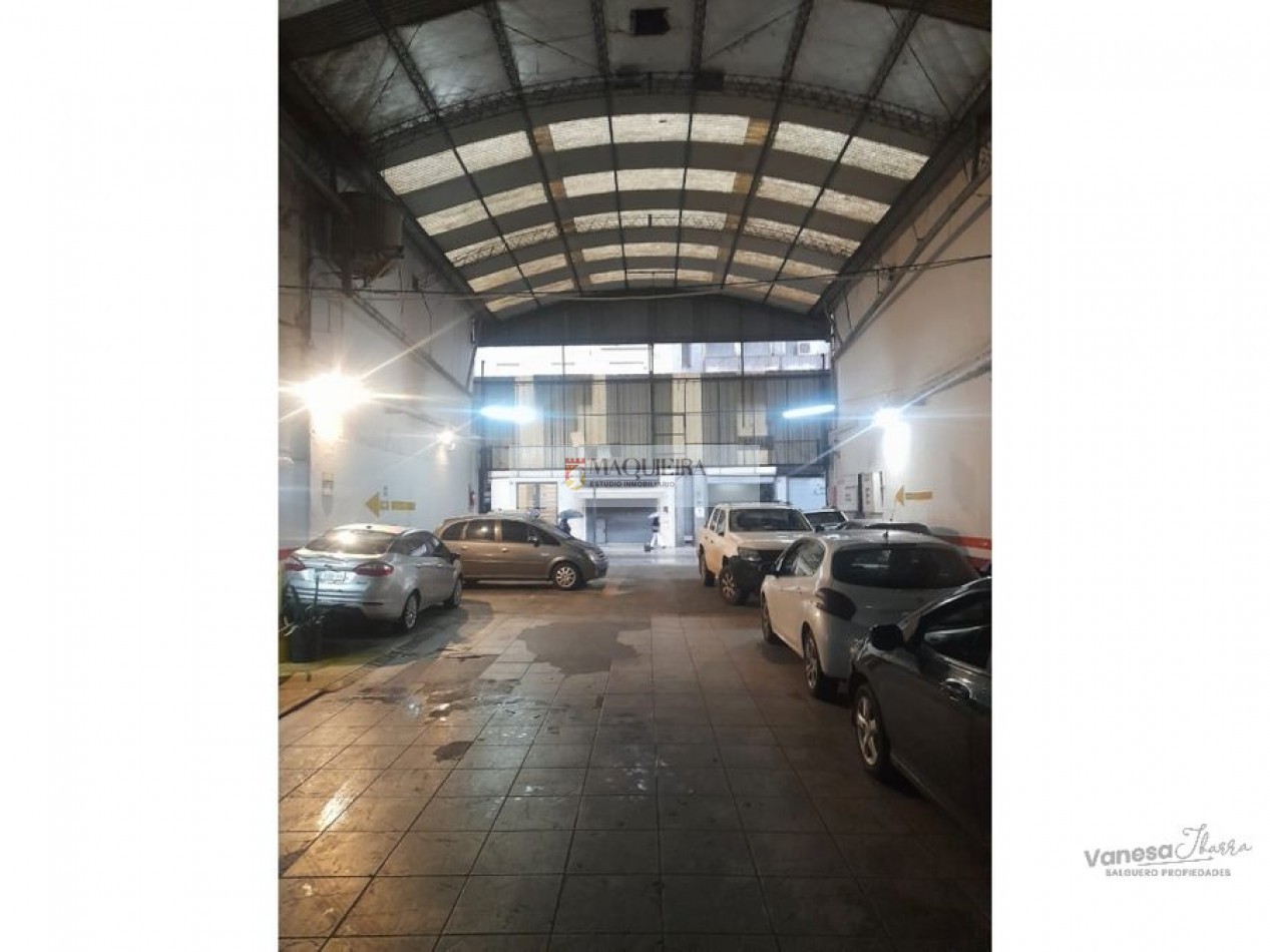 VENTA de IMPORTANTE TERRENO EN RETIRO-Actualmente funciona un garage- Frente: 11.86 Fondo: 36.84mts.
