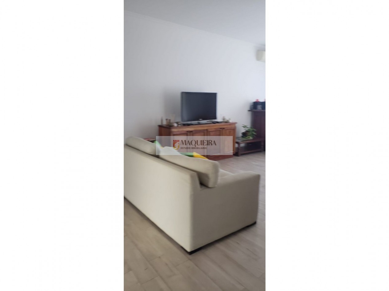 HERMOSA CASA 4 AMB. 3 DORM 1 EN SUITE C/VEST.