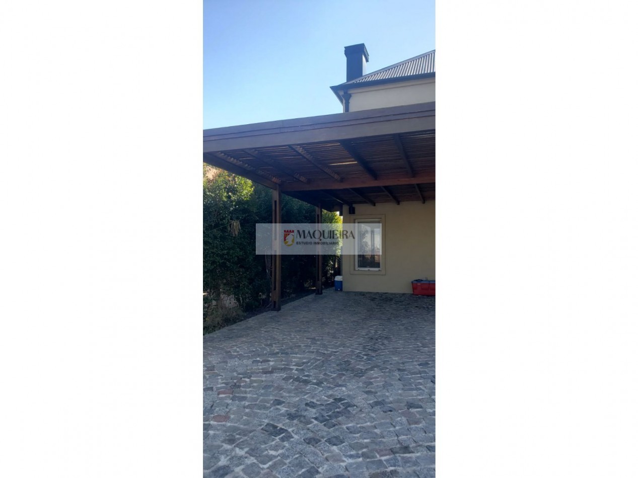 HERMOSA CASA EN VENTA - 6 Ambientes CON PARQUE Y PILETA en BARRIO San Alfonso -Pila