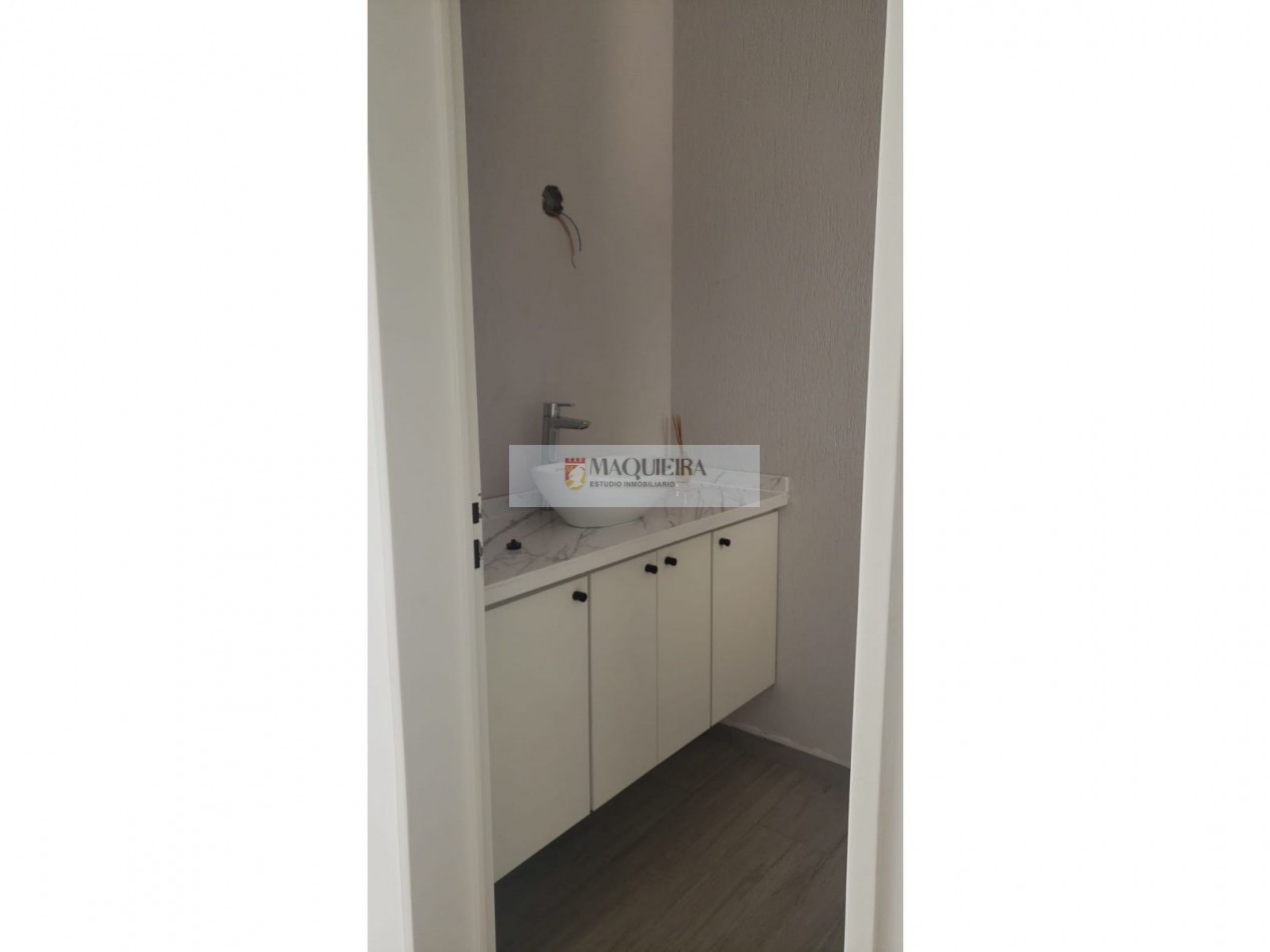 HERMOSA CASA DE4 AMBIENTES EN BARRIO SAN PABLO! 3 DORM. 1 EN SUITE C/VEST. GALERIA, AMPLIO PARQUE