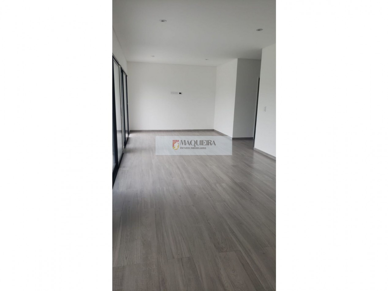 HERMOSA CASA DE4 AMBIENTES EN BARRIO SAN PABLO! 3 DORM. 1 EN SUITE C/VEST. GALERIA, AMPLIO PARQUE