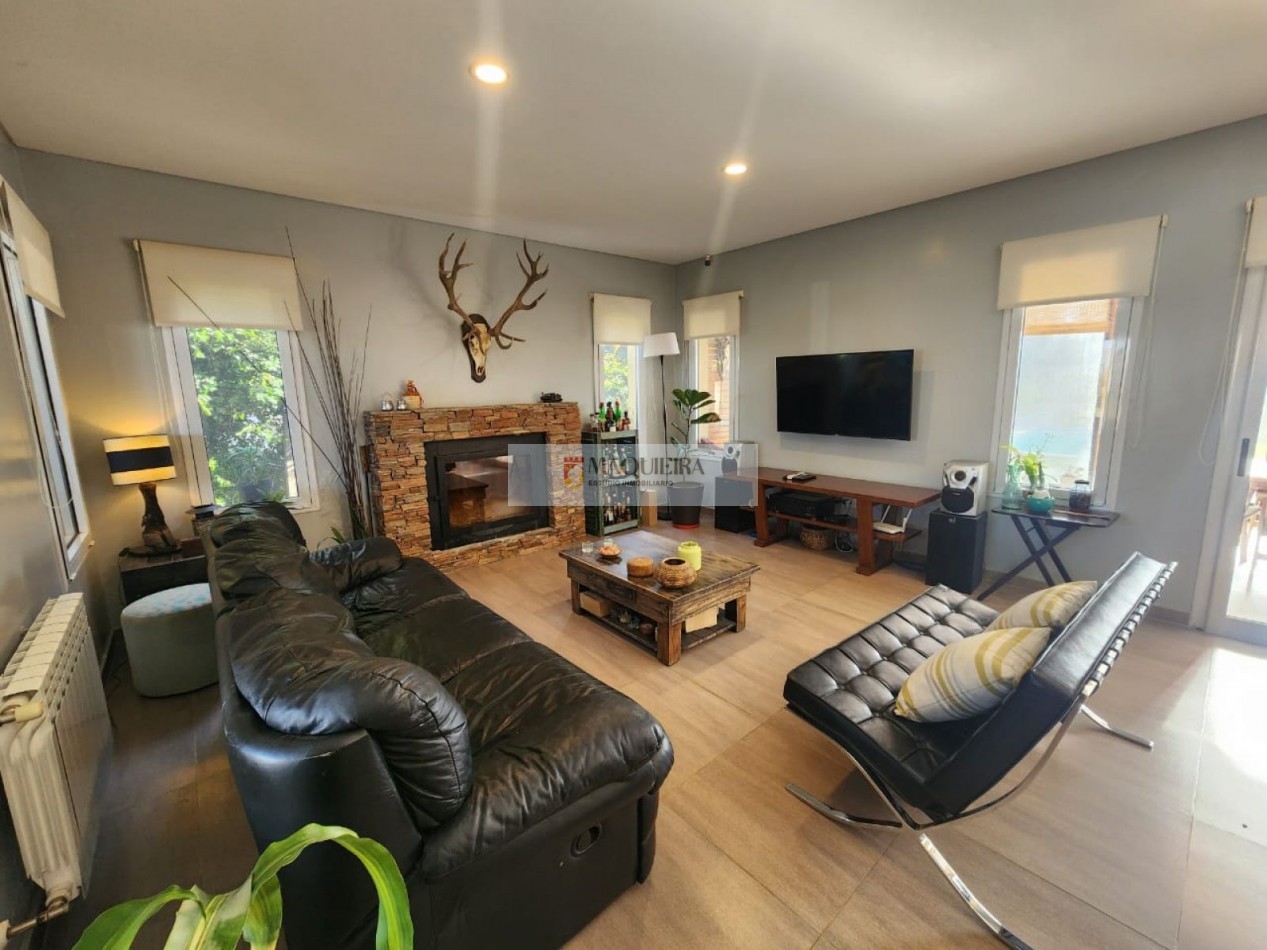 HERMOSA CASA EN VENTA - 6 Ambientes CON PARQUE Y PILETA en BARRIO San Alfonso -Pila