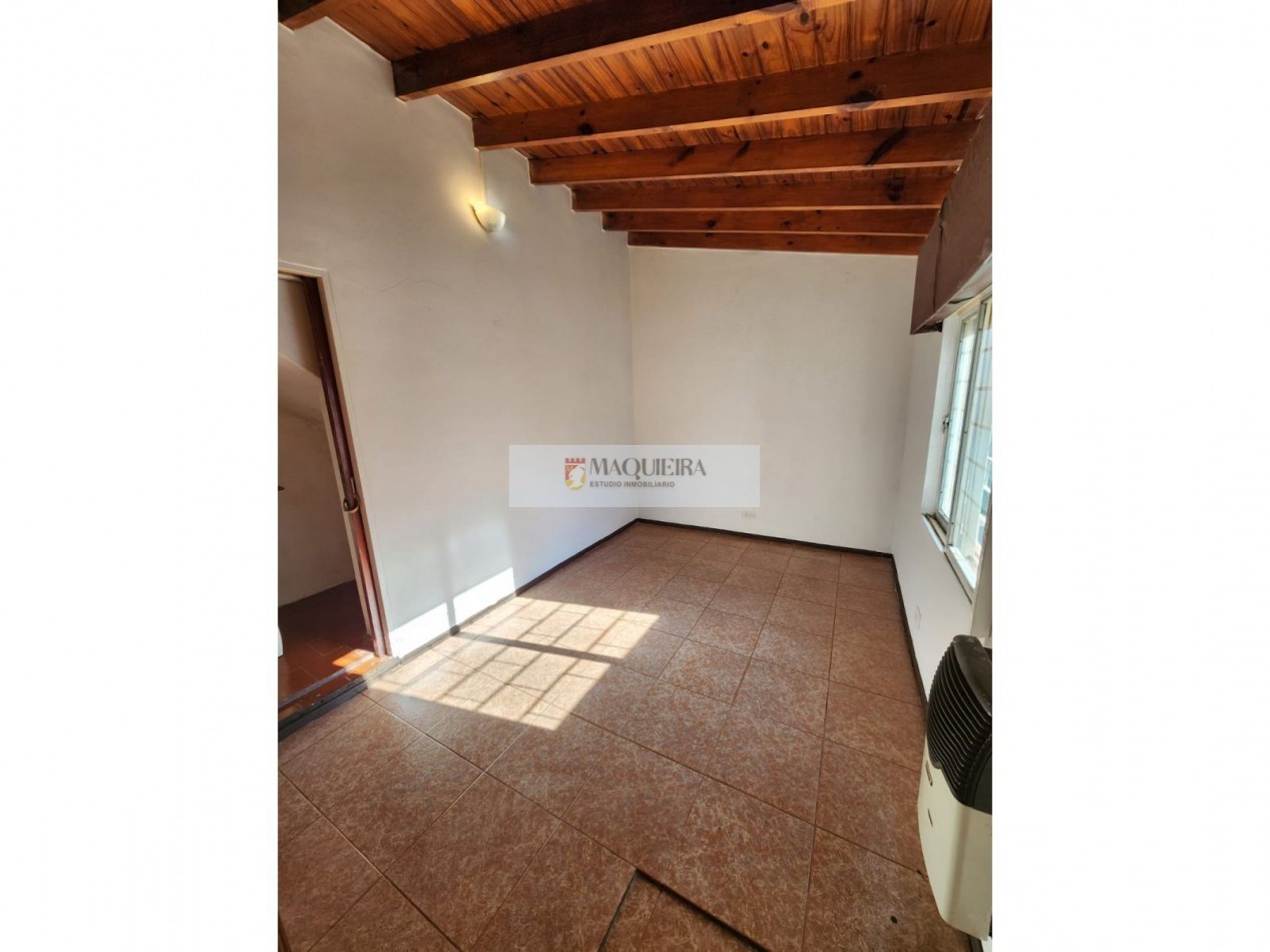 VENTA EN BLOCK-CASA EN DOS PLANTAS -SON 3 PH VIVIENDAS Y LOCAL COMERCIAL-COCHERA-TERRAZA