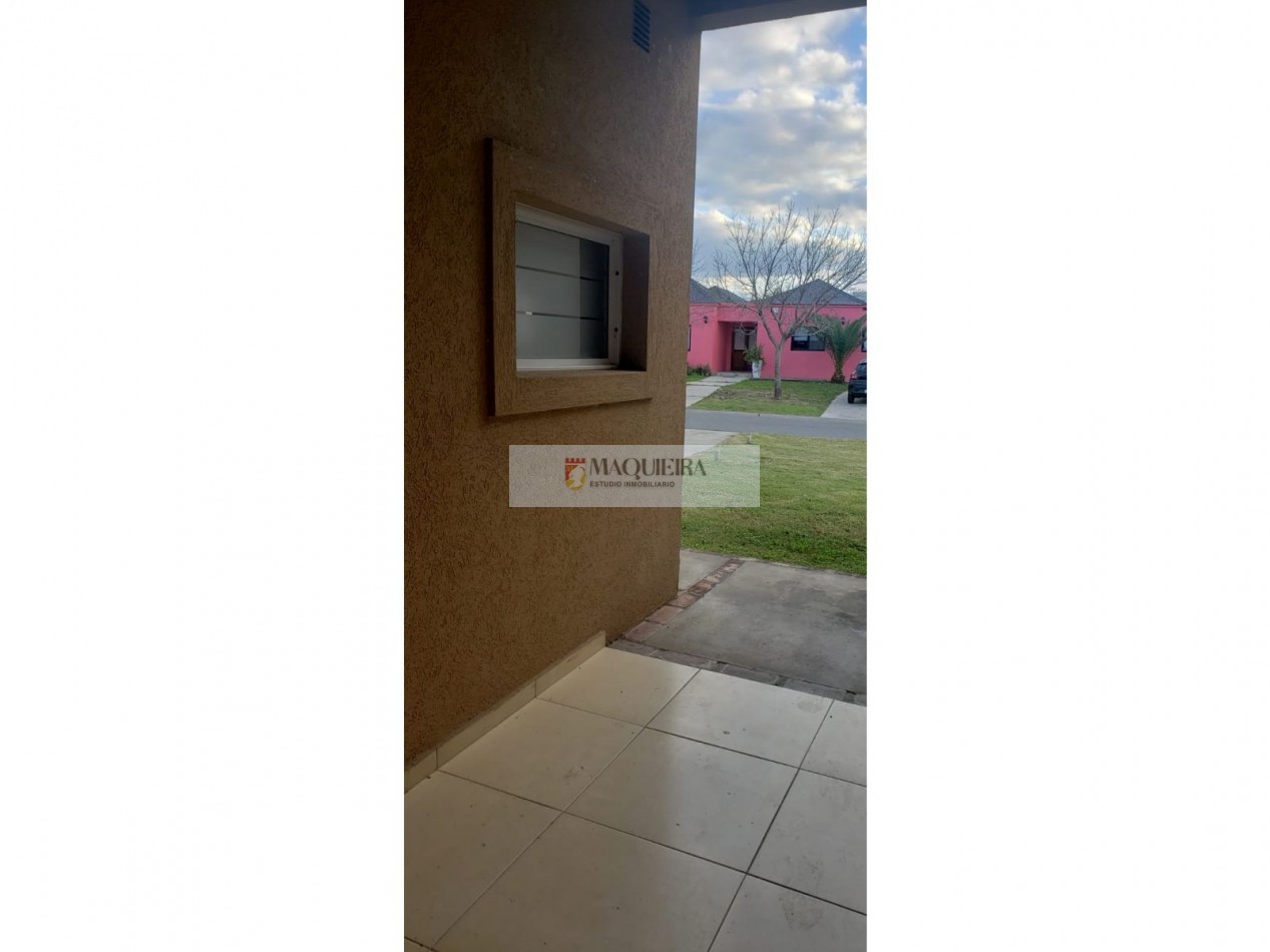 HERMOSA CASA 4 AMB. 3 DORM 1 EN SUITE C/VEST.