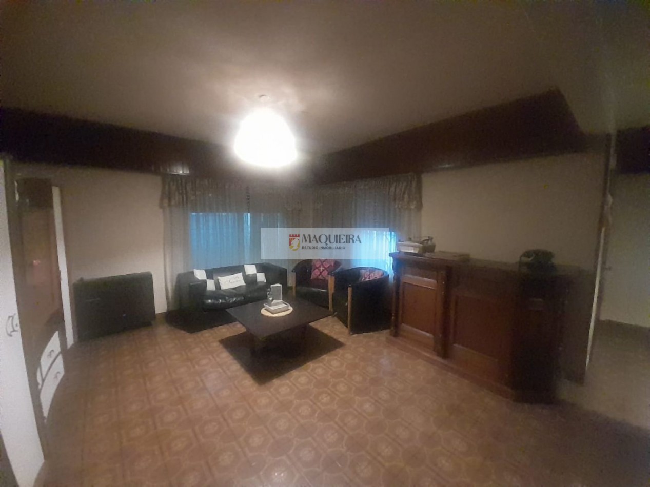 VENTA DE CASA APTA CREDITO EN JOSE C.PAZ-5AMB CON PATIO -2BAÑOSY 4COCHERAS