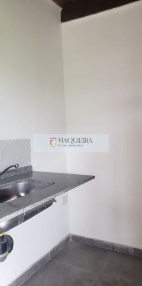HERMOSA CASA EN UNA PLANTA A ESTRENAR!! 3 DORM. 1 EN SUITE, GALERIA CUBIERTA C/ PARRILLA, AMPLIO PARQUE
