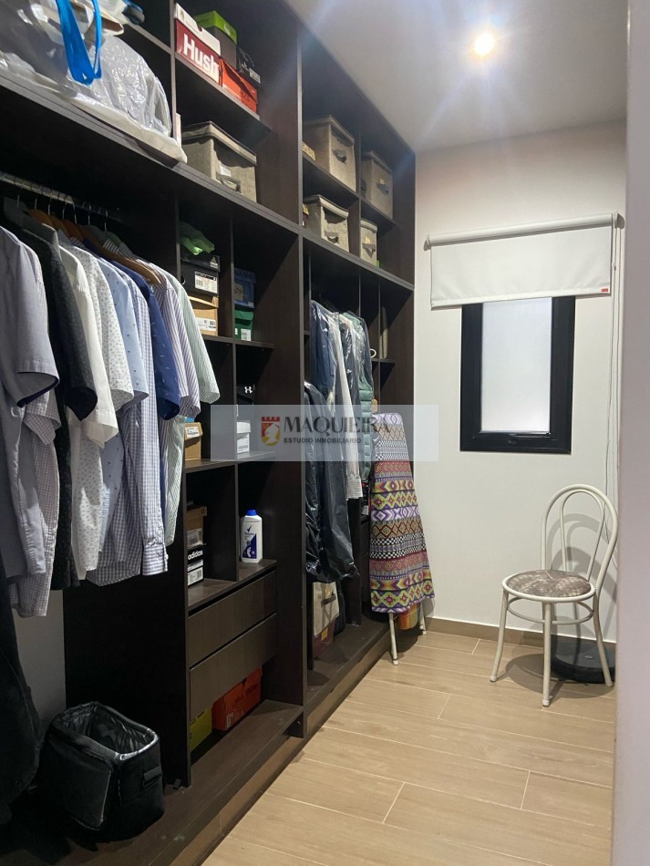 Casa -VENTA-Pilar del Este-Barrio San Alfonso-3 dorm(1suite-vestidor)-Parrilla.Pileta y cochera.Posib. compra con muebles.