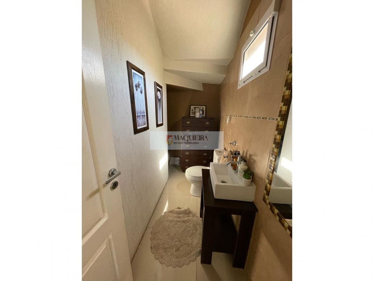 HERMOSA CASA EN VENTA - 6 Ambientes CON PARQUE Y PILETA en BARRIO Santa Guadalupe -Pilar