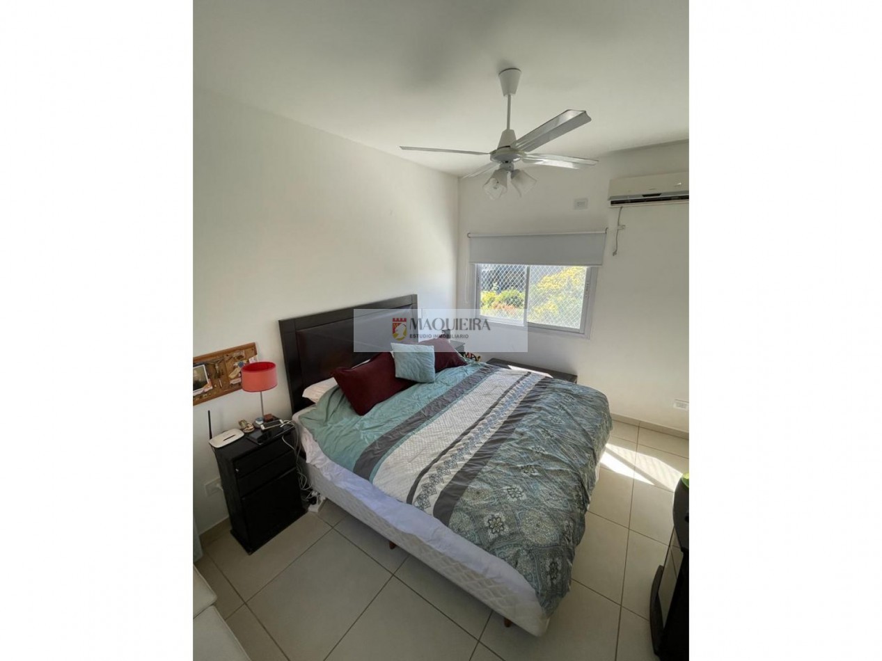 HERMOSA CASA EN VENTA - 6 Ambientes CON PARQUE Y PILETA en BARRIO Santa Guadalupe -Pilar