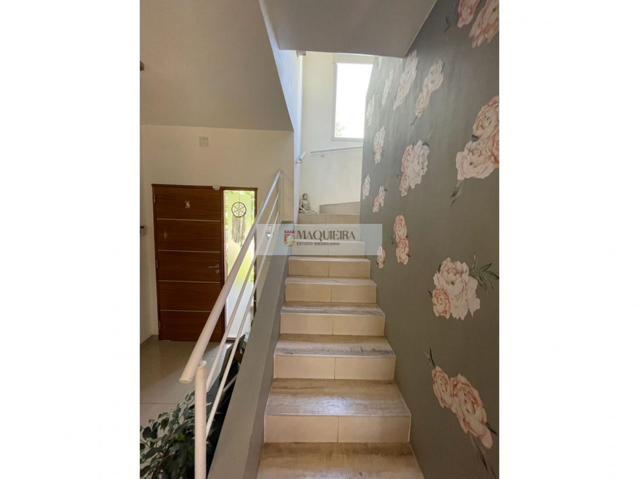 HERMOSA CASA EN VENTA - 6 Ambientes CON PARQUE Y PILETA en BARRIO Santa Guadalupe -Pilar