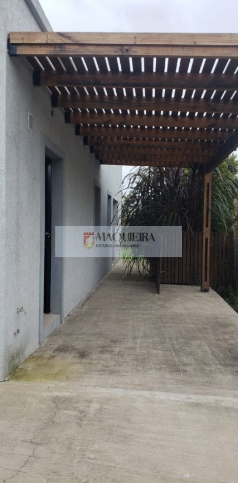 HERMOSA CASA EN UNA PLANTA A ESTRENAR!! 3 DORM. 1 EN SUITE, GALERIA CUBIERTA C/ PARRILLA, AMPLIO PARQUE