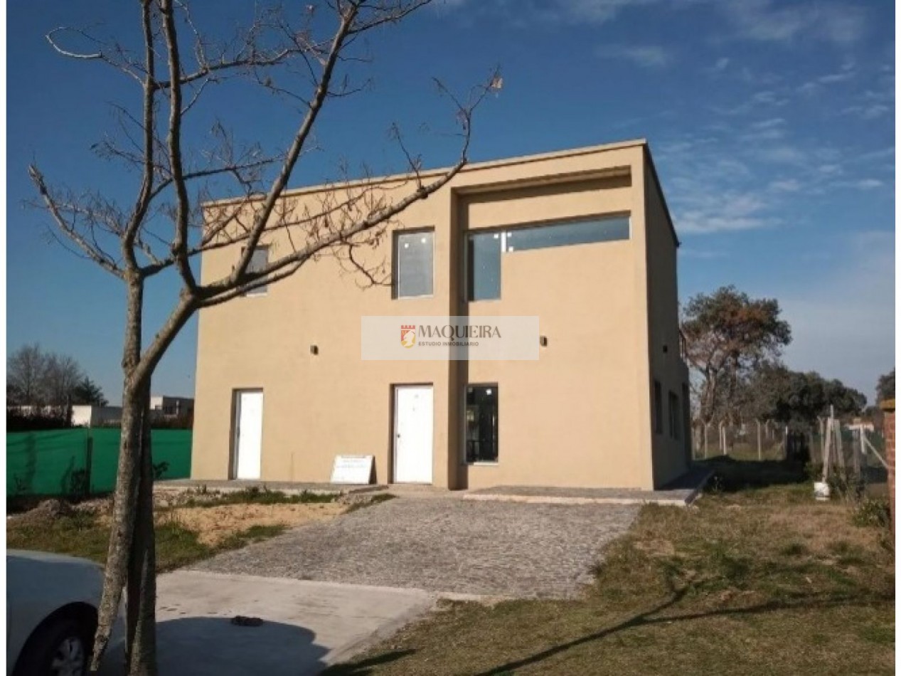 Casa En Venta 4 ambientes -190 m2 sobre un lote de 380 m2 aprox.-2 plantas