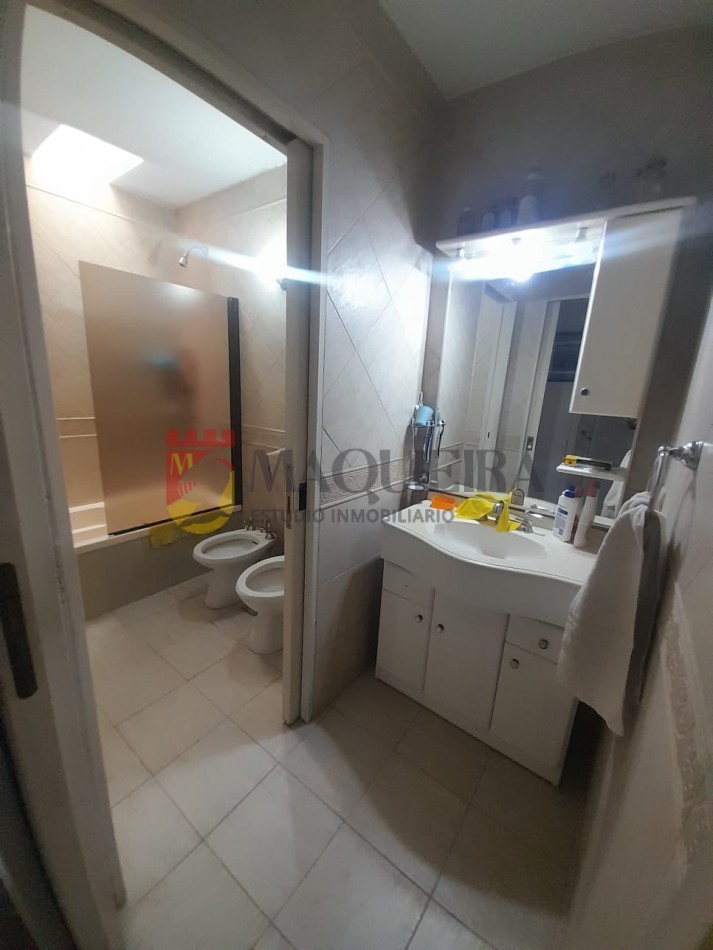 Casa en VENTA en Marcos Sastre 2200-1660mts2-2 propiedades-pileta y parque