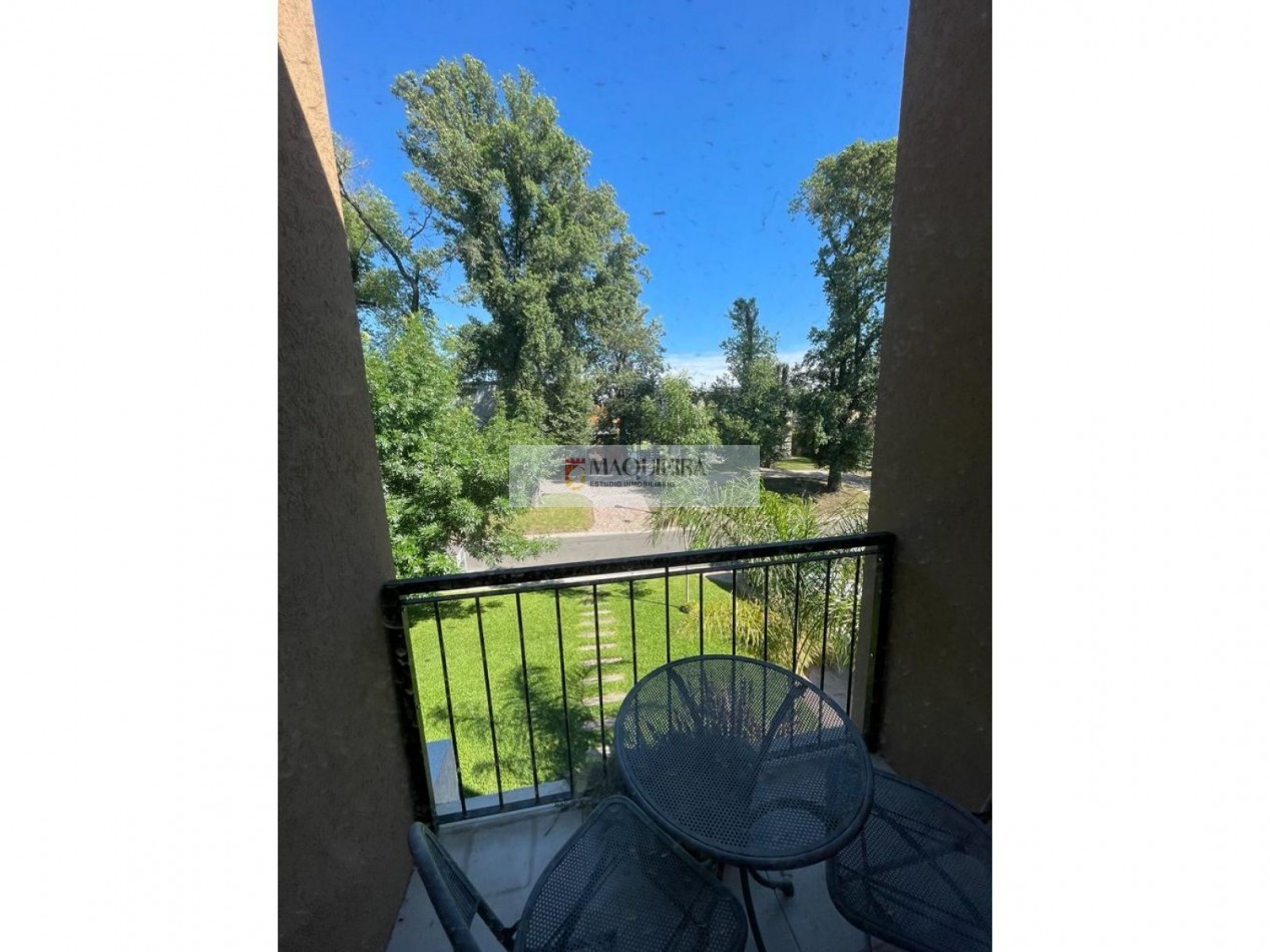 HERMOSA CASA EN VENTA - 6 Ambientes CON PARQUE Y PILETA en BARRIO Santa Guadalupe -Pilar
