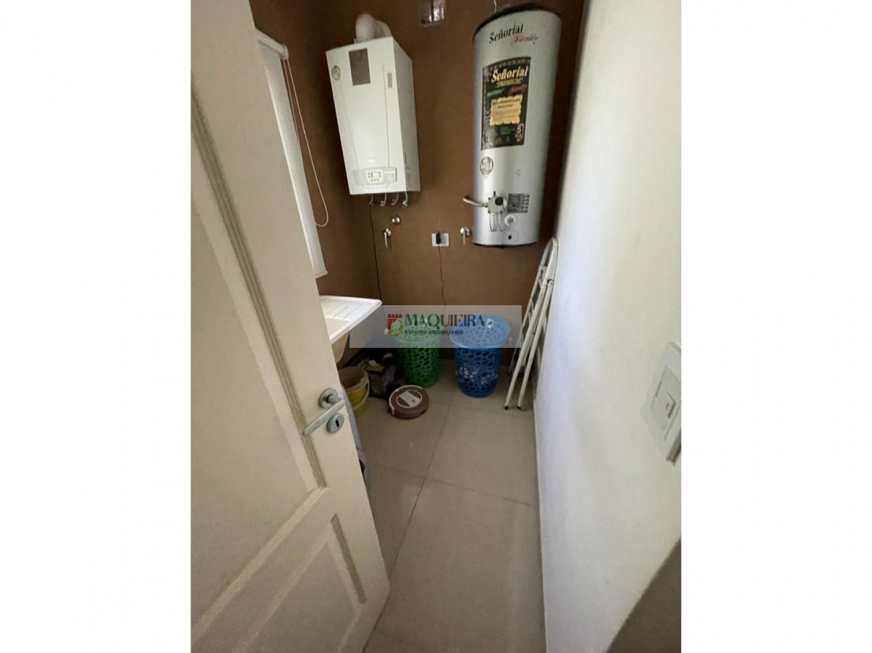 HERMOSA CASA EN VENTA - 6 Ambientes CON PARQUE Y PILETA en BARRIO Santa Guadalupe -Pilar