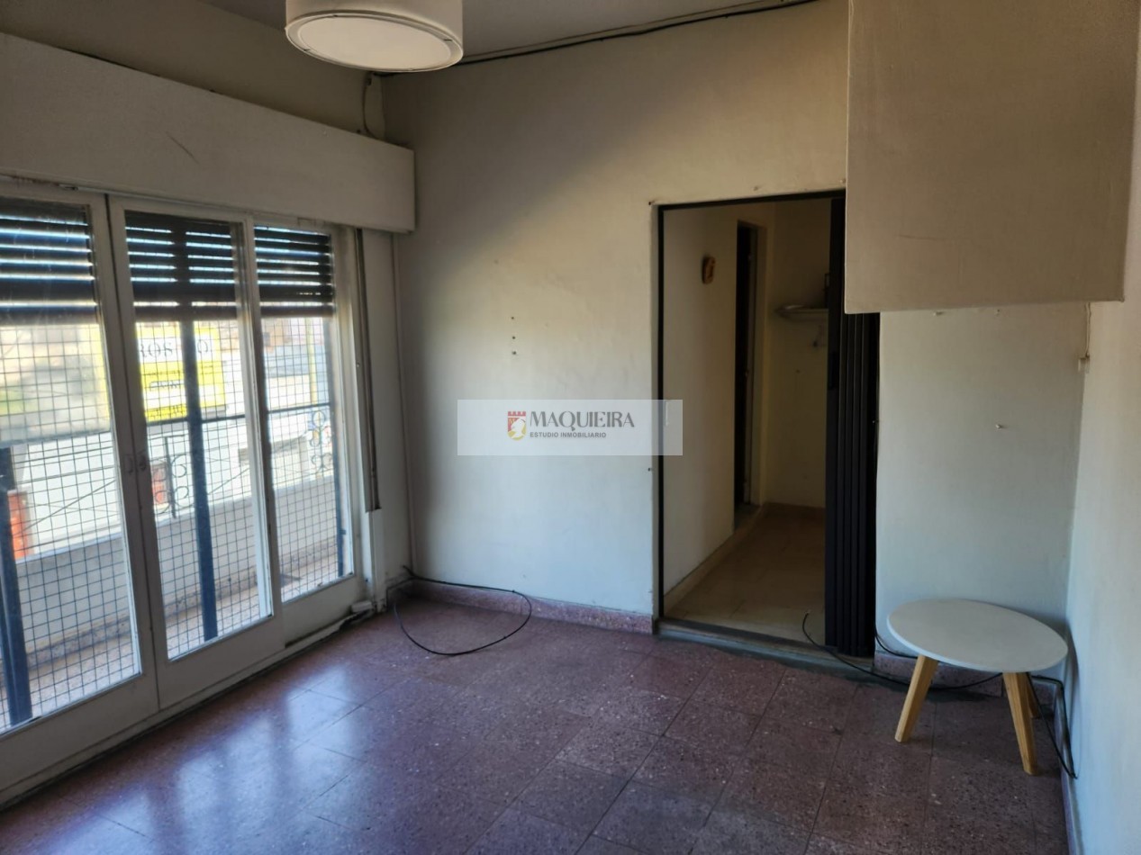 VENTA EN BLOCK-CASA EN DOS PLANTAS -SON 3 PH VIVIENDAS Y LOCAL COMERCIAL-COCHERA-TERRAZA