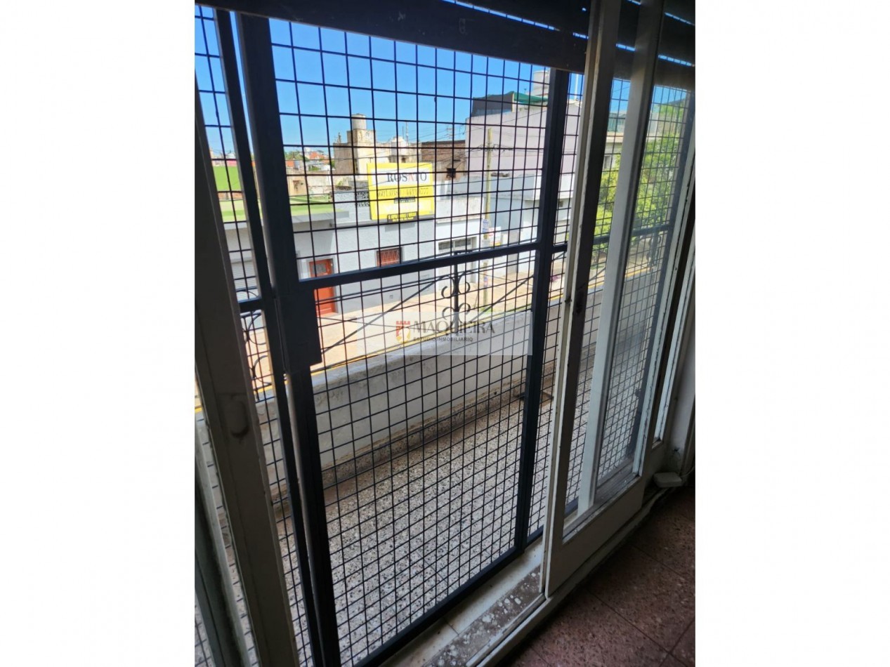 VENTA EN BLOCK-CASA EN DOS PLANTAS -SON 3 PH VIVIENDAS Y LOCAL COMERCIAL-COCHERA-TERRAZA