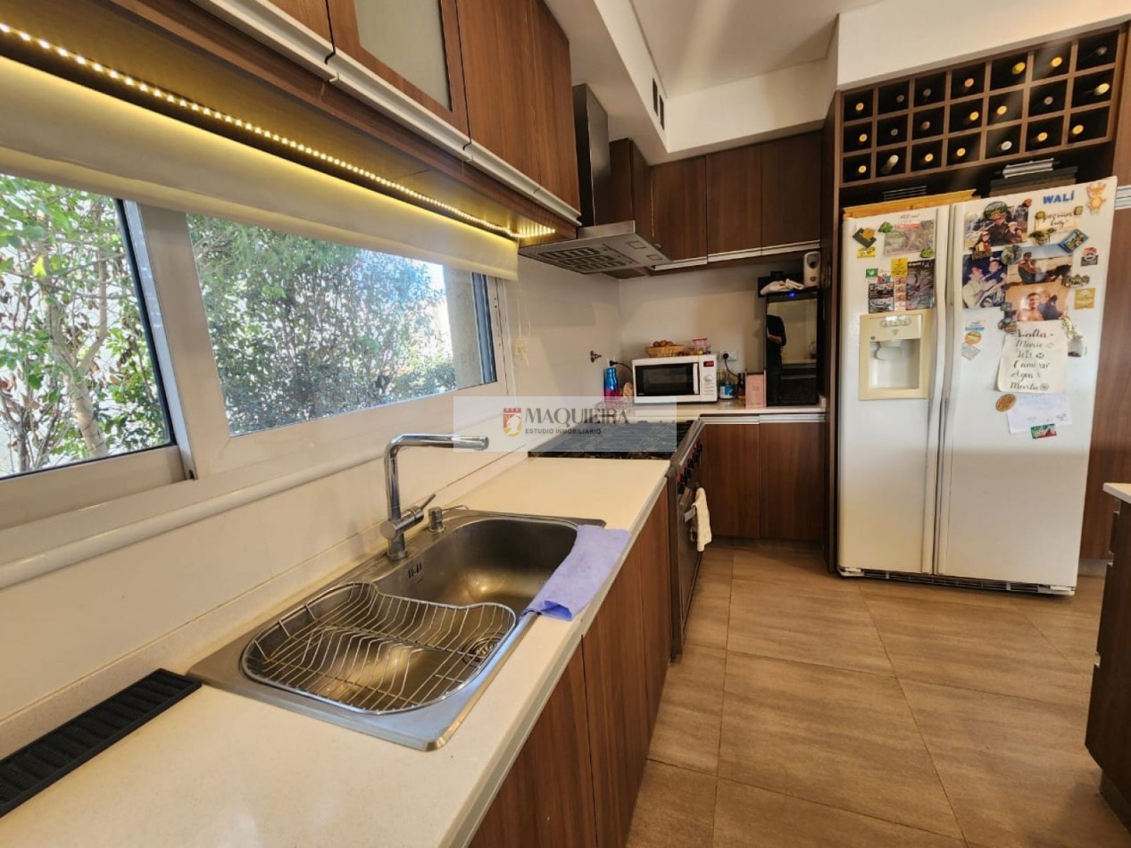 HERMOSA CASA EN VENTA - 6 Ambientes CON PARQUE Y PILETA en BARRIO San Alfonso -Pila