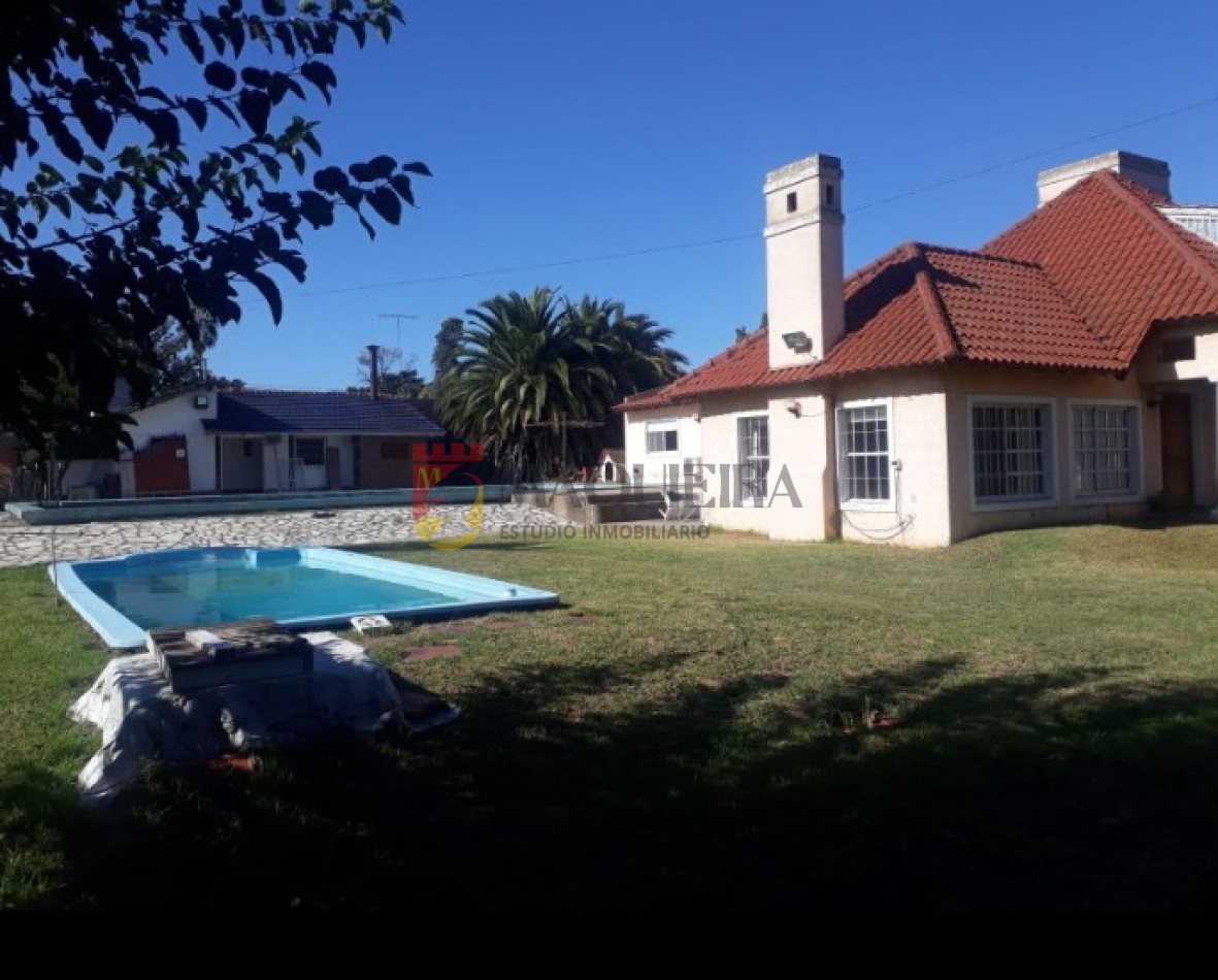Casa en VENTA en Marcos Sastre 2200-1660mts2-2 propiedades-pileta y parque