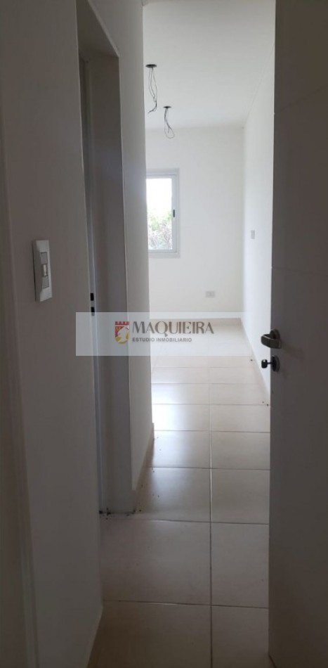 HERMOSA CASA EN UNA PLANTA A ESTRENAR!! 3 DORM. 1 EN SUITE, GALERIA CUBIERTA C/ PARRILLA, AMPLIO PARQUE