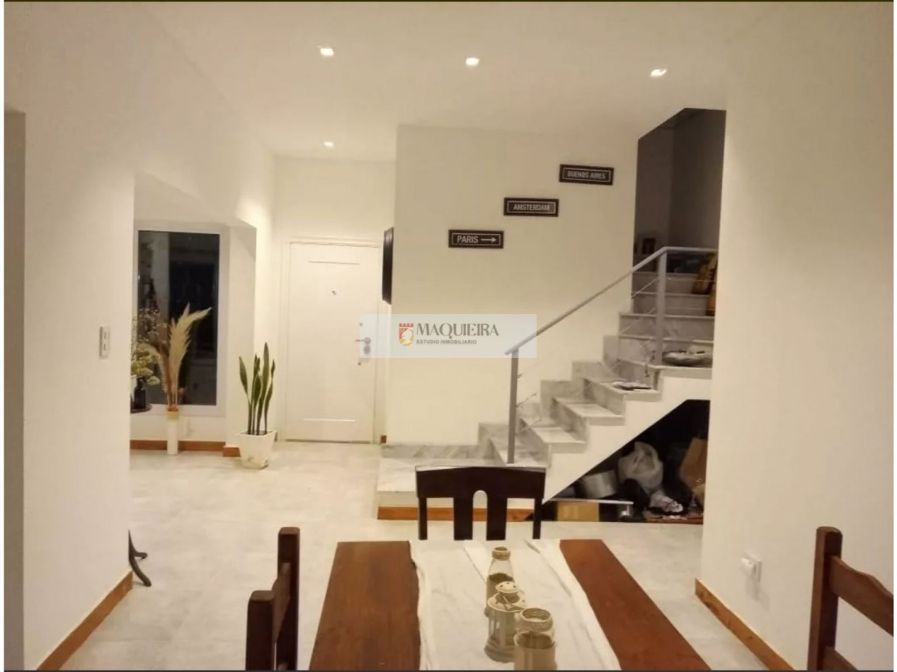Casa En Venta 4 ambientes -190 m2 sobre un lote de 380 m2 aprox.-2 plantas