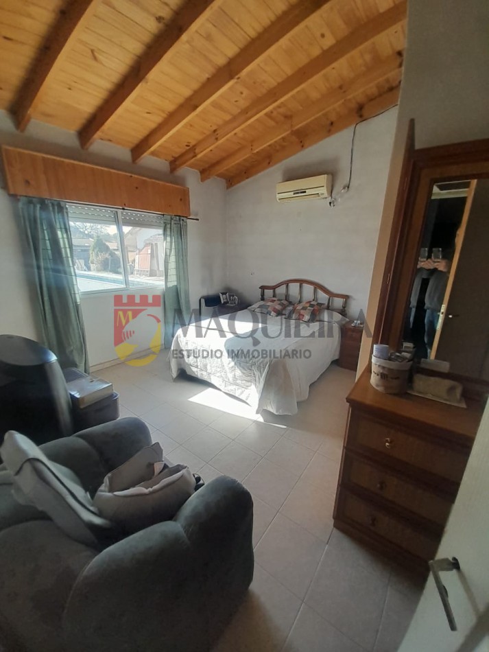 Casa en VENTA en Marcos Sastre 2200-1660mts2-2 propiedades-pileta y parque