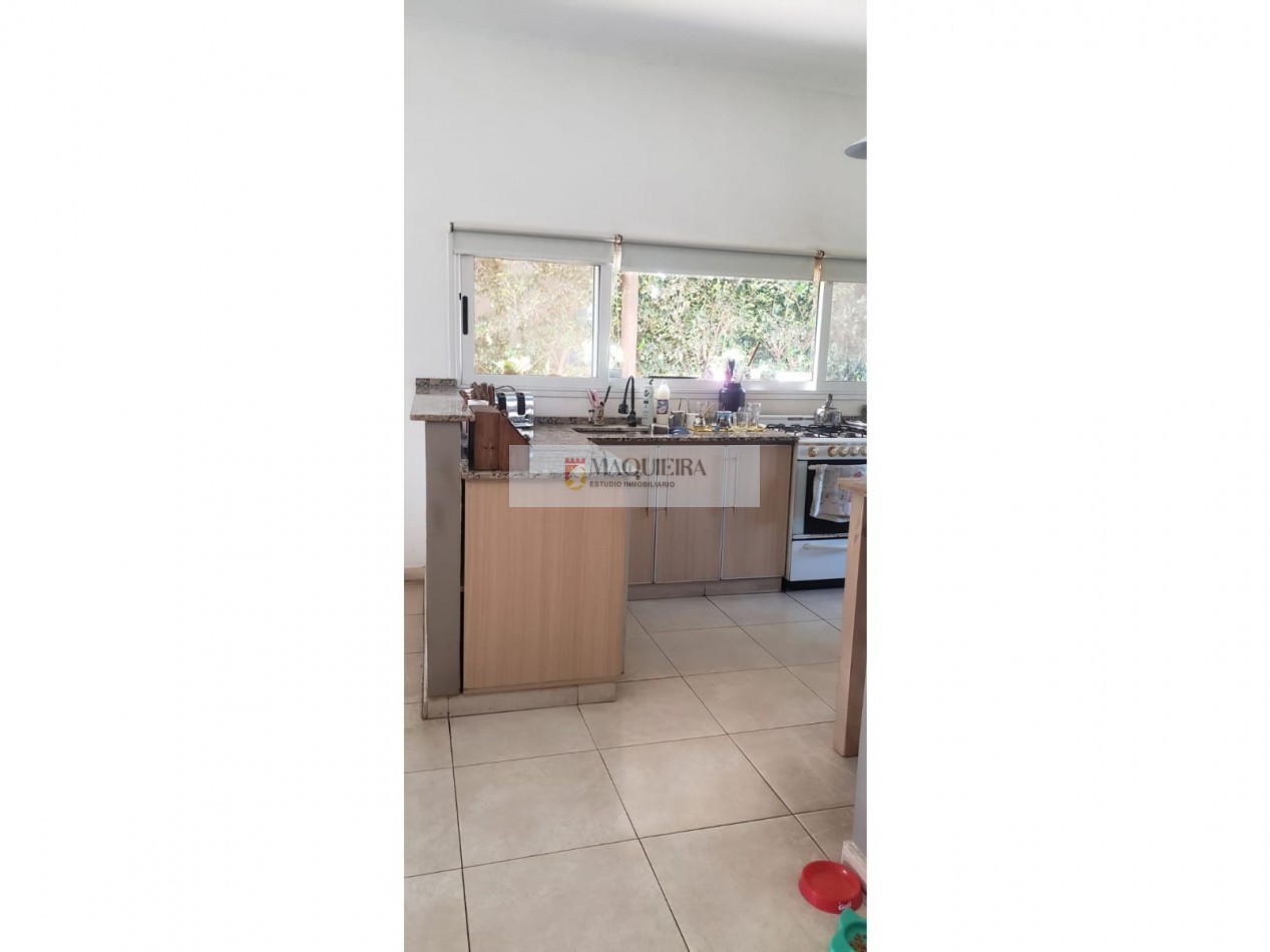 HERMOSA PROPIEDAD EN 1 PLANTA, 3 DORM. 1 SUITE C/VEST. PILETA.