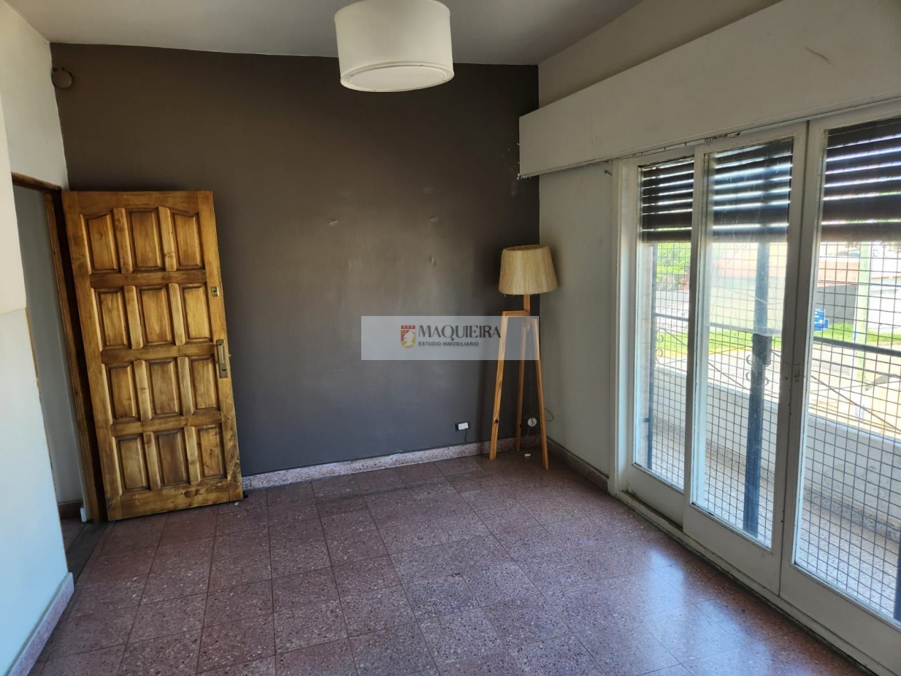 VENTA EN BLOCK-CASA EN DOS PLANTAS -SON 3 PH VIVIENDAS Y LOCAL COMERCIAL-COCHERA-TERRAZA