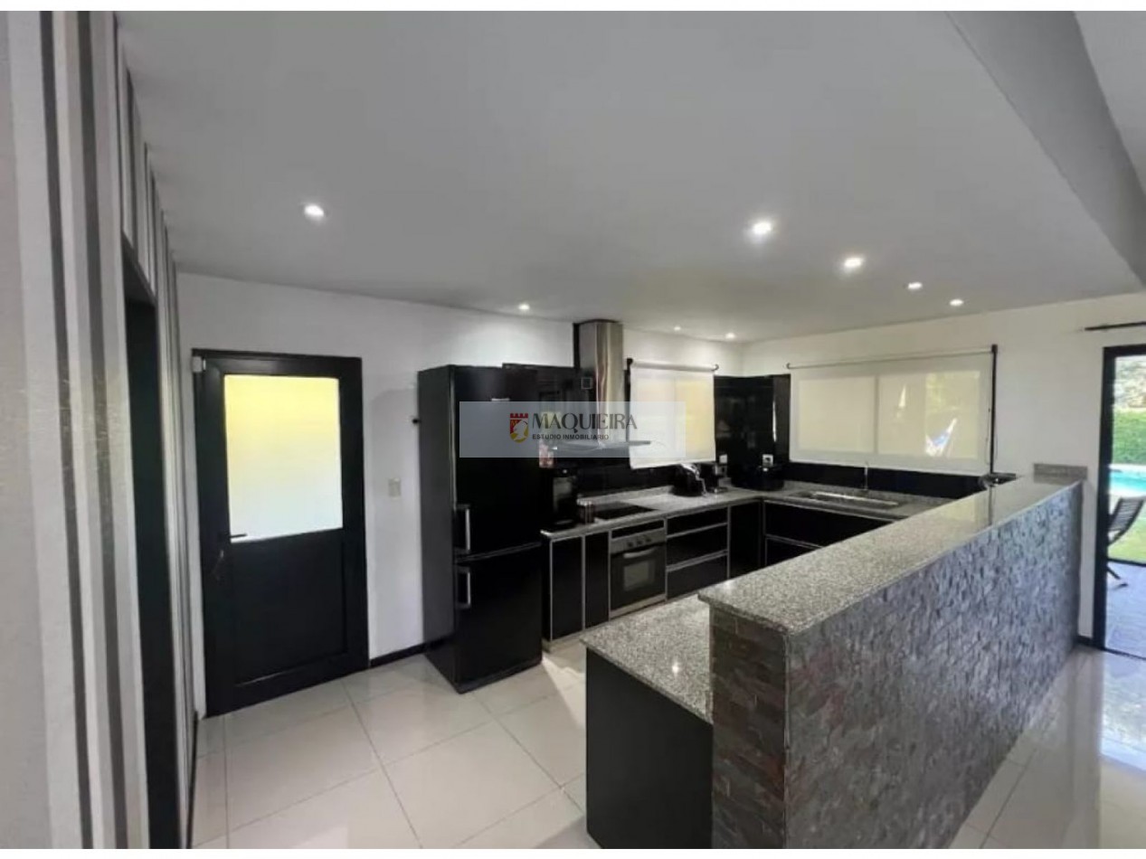 Casa En Venta En Barrio San Alfonso, Pilar Del Este