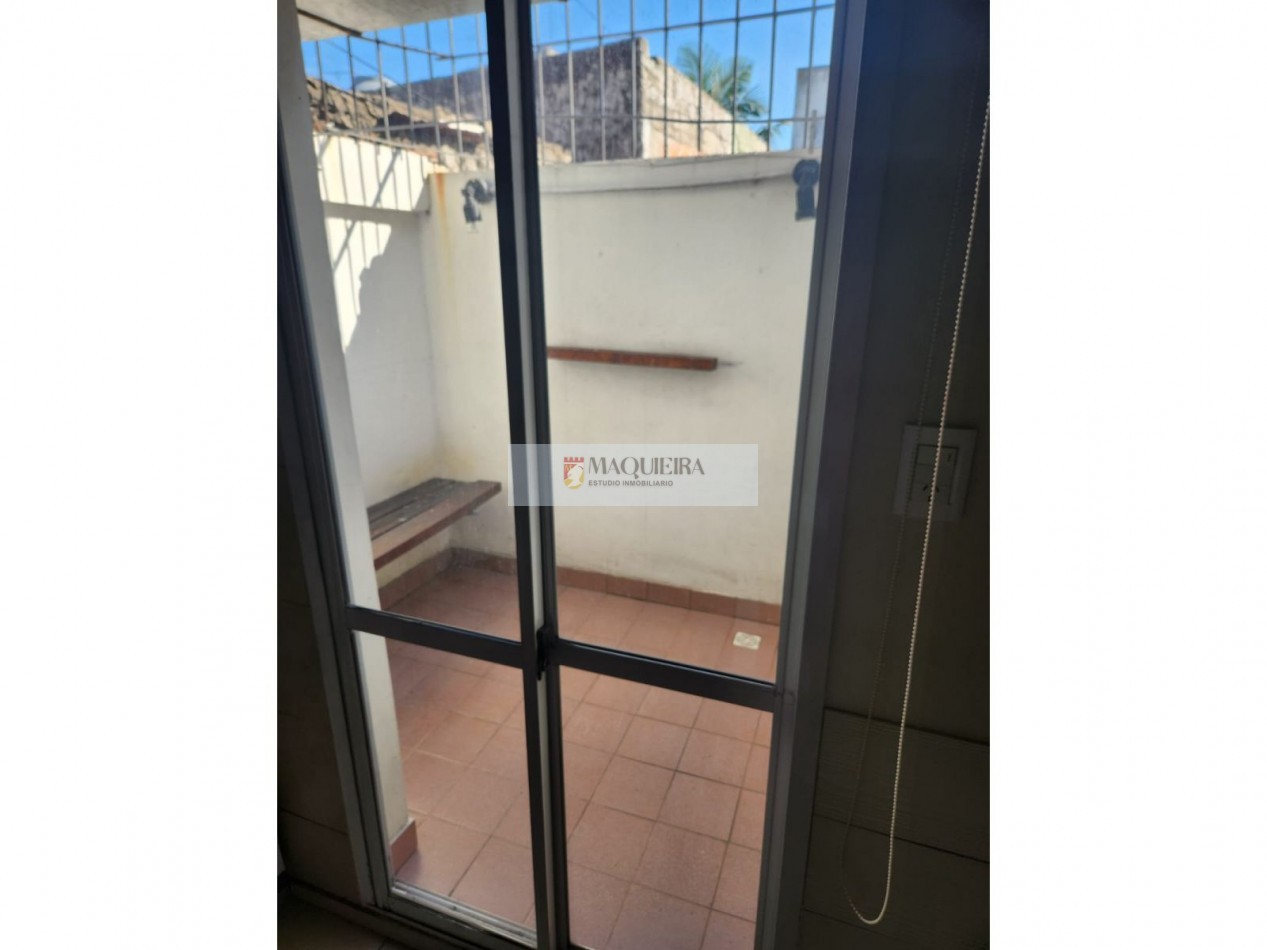 VENTA EN BLOCK-CASA EN DOS PLANTAS -SON 3 PH VIVIENDAS Y LOCAL COMERCIAL-COCHERA-TERRAZA
