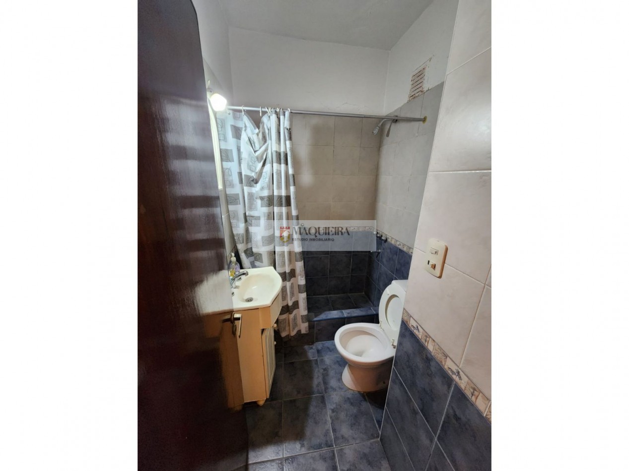 VENTA EN BLOCK-CASA EN DOS PLANTAS -SON 3 PH VIVIENDAS Y LOCAL COMERCIAL-COCHERA-TERRAZA
