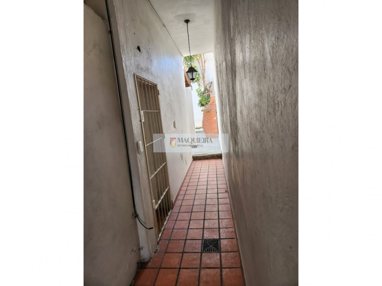 VENTA EN BLOCK-CASA EN DOS PLANTAS -SON 3 PH VIVIENDAS Y LOCAL COMERCIAL-COCHERA-TERRAZA
