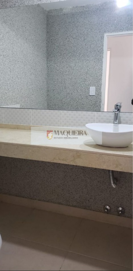 HERMOSA CASA EN UNA PLANTA A ESTRENAR!! 3 DORM. 1 EN SUITE, GALERIA CUBIERTA C/ PARRILLA, AMPLIO PARQUE