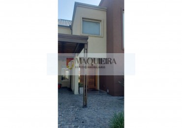 HERMOSA CASA EN VENTA - 6 Ambientes CON PARQUE Y PILETA en BARRIO San Alfonso -Pila